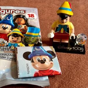 LEGO DISNEY 100 "Pinocchio" WITH Stand, Accessories, pamphlet & bag.